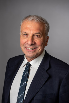 Portrait de Mr Michel Bissière, conseiller régional délégué à la vie artistique et culturelle, conseiller municipal Ville d'Avignon.