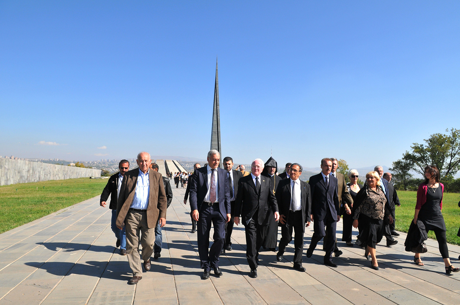 Délégation de la Région Sud à Erevan, Arménie, Tsitsernakaberd - Mémorial aux Victimes du Génocide Arménien.