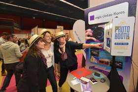 Borne-selfie-pays-salonais-patrick-urvoy-cintas-flores.jpg