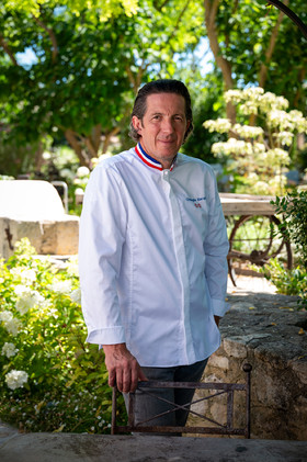 Portrait du chef cuisinier Christophe Bacquié à Bonnieux le 5 juillet 2024.